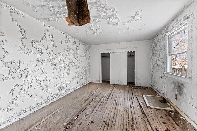 2417 Osgood St, Perry Hilltop, PA 15214