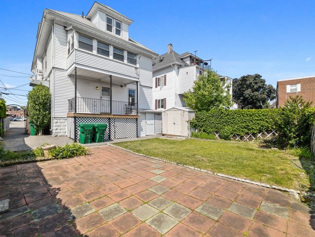 14 Windsor 2, Medford, MA 02155