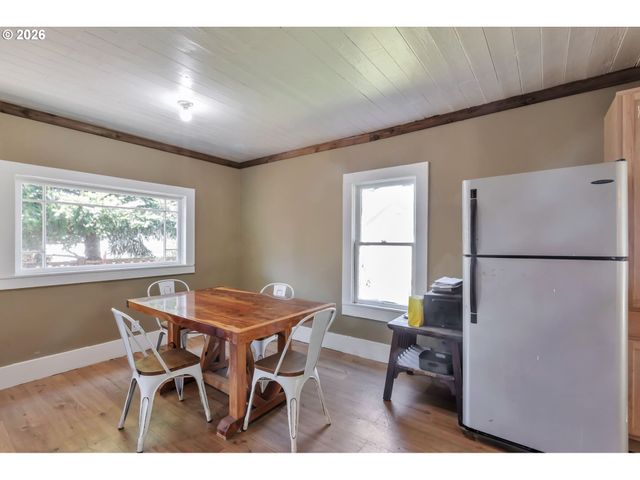 210 WASHINGTON St, Oregon City, OR 97045