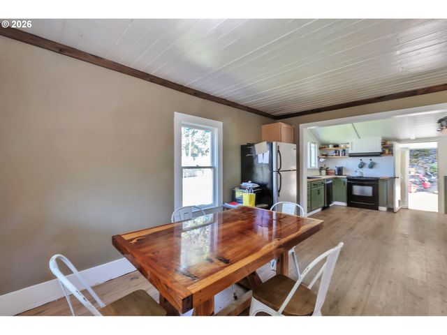 210 WASHINGTON St, Oregon City, OR 97045