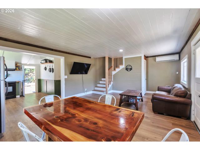 210 WASHINGTON St, Oregon City, OR 97045