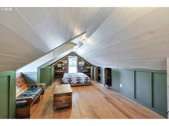 210 WASHINGTON St, Oregon City, OR 97045