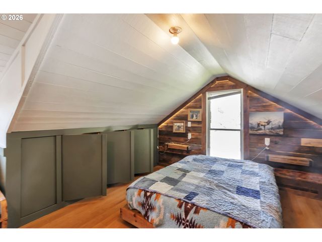 210 WASHINGTON St, Oregon City, OR 97045