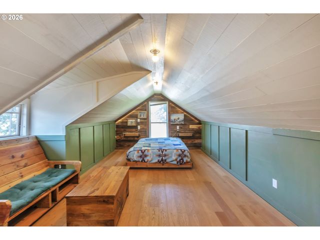 210 WASHINGTON St, Oregon City, OR 97045