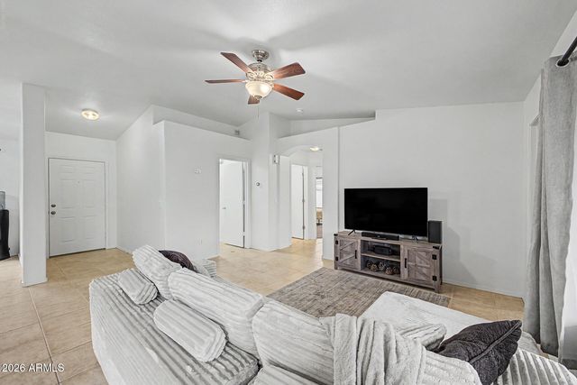 725 E LONG Avenue, Buckeye, AZ 85326