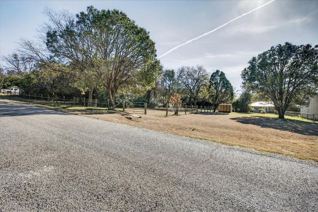 1706 Hitching Post Road, Granbury, TX 76049