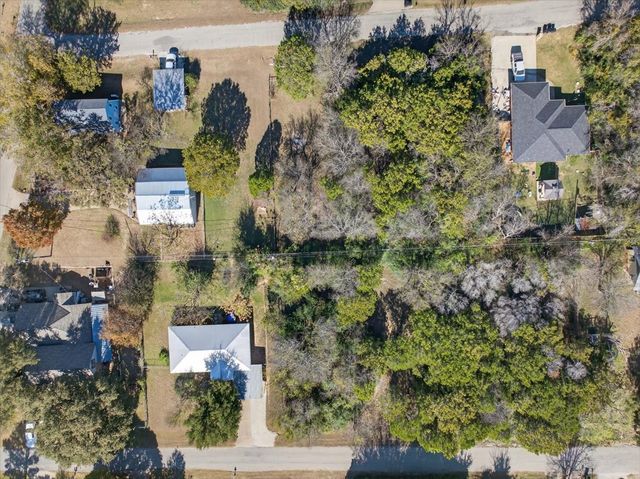 1706 Hitching Post Road, Granbury, TX 76049