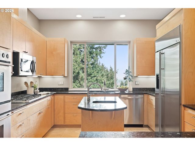 3244 WINTERCREEK Dr, Eugene, OR 97405
