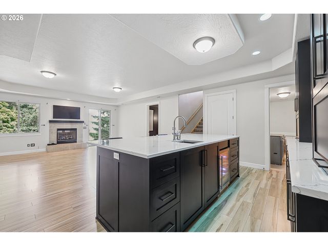 3244 WINTERCREEK Dr, Eugene, OR 97405