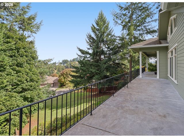 3244 WINTERCREEK Dr, Eugene, OR 97405