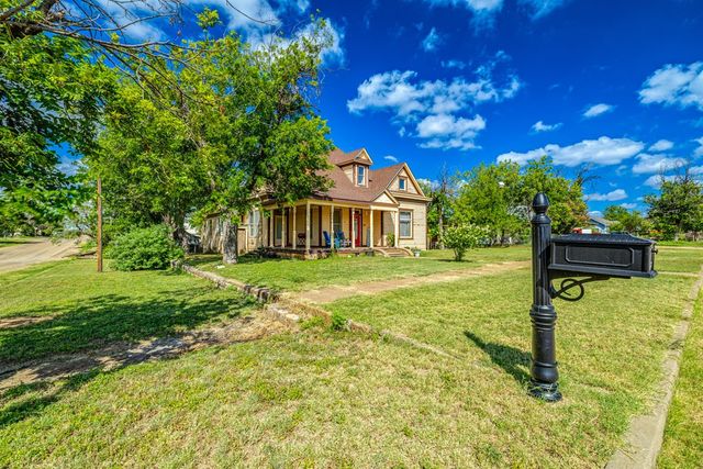 301 11th Street, Ballinger, TX 76821