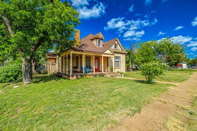 301 11th Street, Ballinger, TX 76821