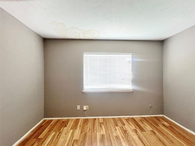 6011 Dooley Drive, The Colony, TX 75056