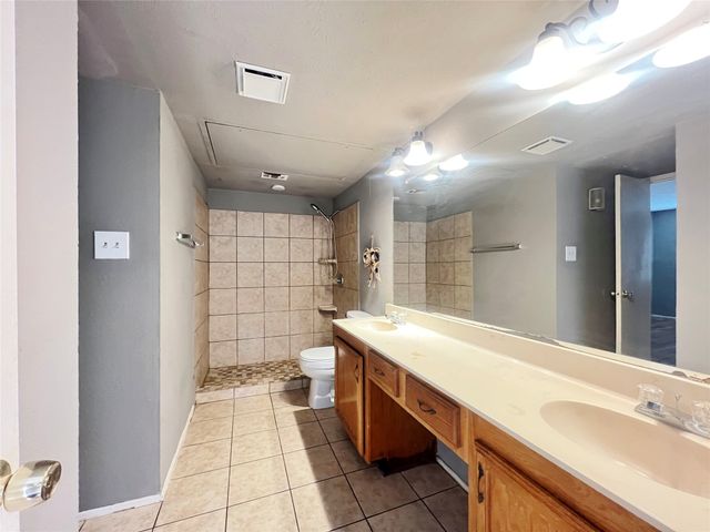 6011 Dooley Drive, The Colony, TX 75056