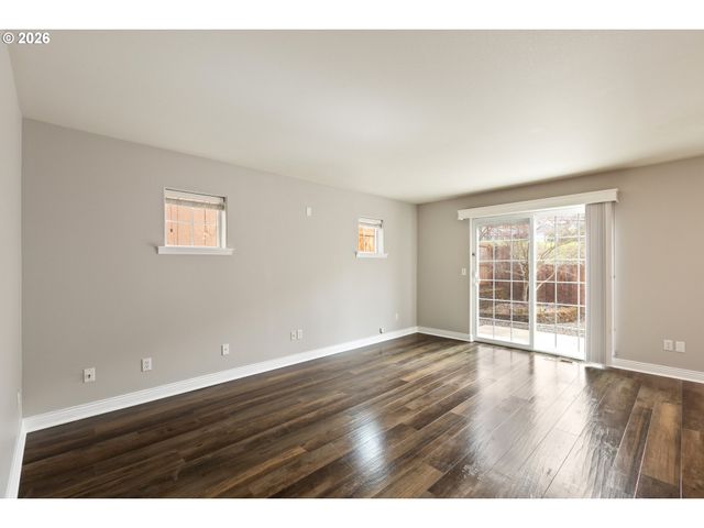 1463 FOUR SEASONS Dr, Roseburg, OR 97470