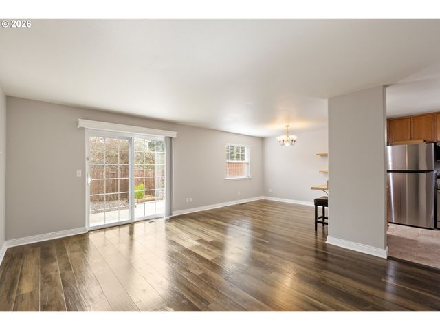 1463 FOUR SEASONS Dr, Roseburg, OR 97470