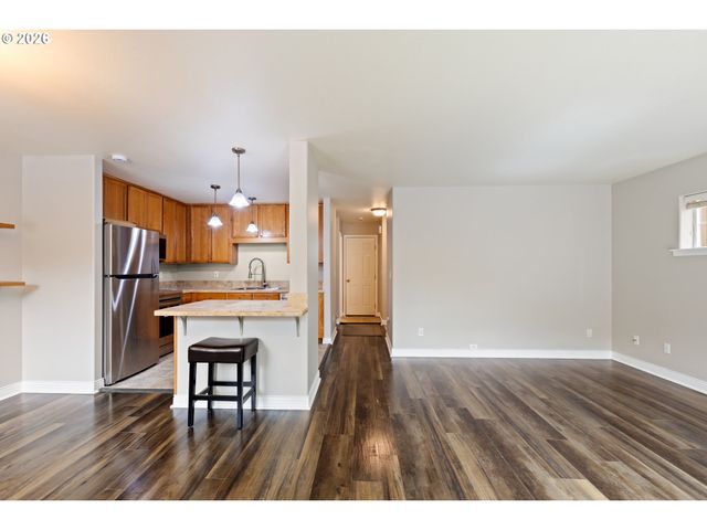 1463 FOUR SEASONS Dr, Roseburg, OR 97470