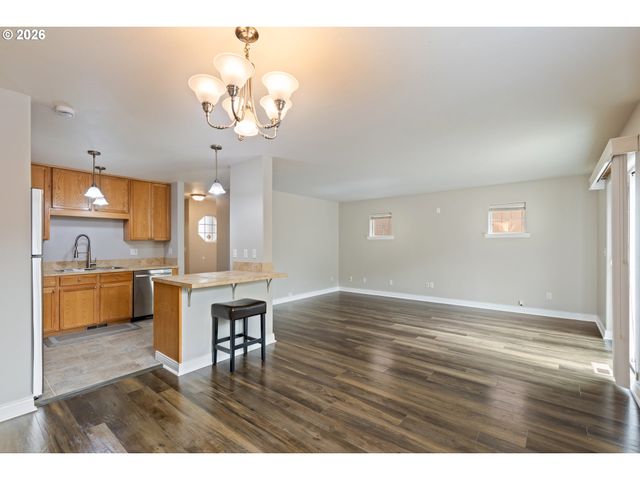 1463 FOUR SEASONS Dr, Roseburg, OR 97470