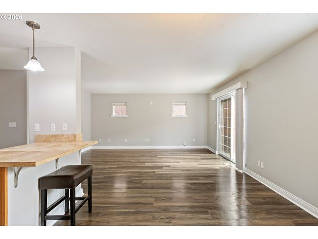 1463 FOUR SEASONS Dr, Roseburg, OR 97470