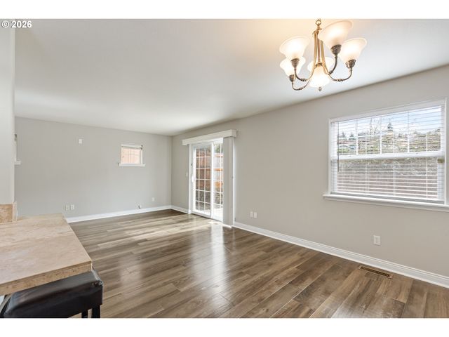 1463 FOUR SEASONS Dr, Roseburg, OR 97470