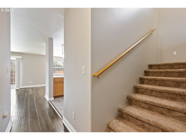 1463 FOUR SEASONS Dr, Roseburg, OR 97470