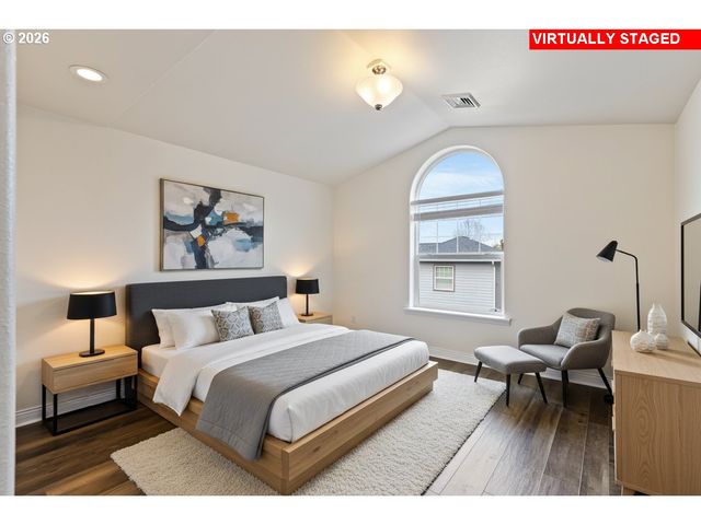 1463 FOUR SEASONS Dr, Roseburg, OR 97470