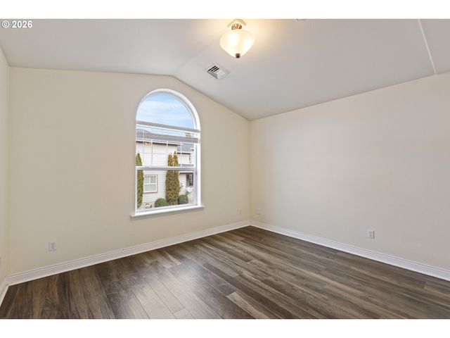 1463 FOUR SEASONS Dr, Roseburg, OR 97470