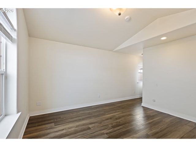 1463 FOUR SEASONS Dr, Roseburg, OR 97470