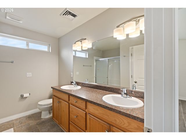 1463 FOUR SEASONS Dr, Roseburg, OR 97470