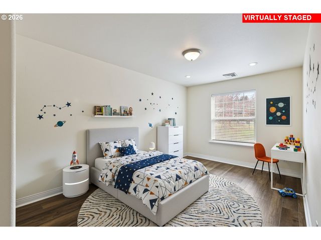 1463 FOUR SEASONS Dr, Roseburg, OR 97470