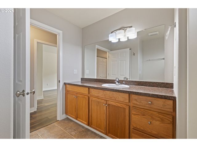 1463 FOUR SEASONS Dr, Roseburg, OR 97470