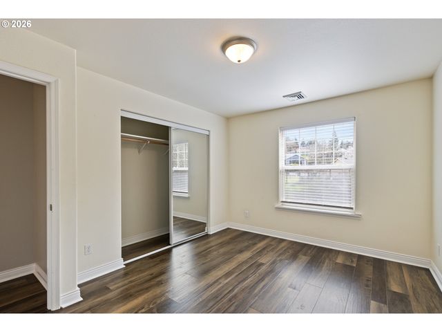 1463 FOUR SEASONS Dr, Roseburg, OR 97470