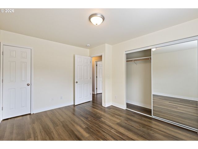 1463 FOUR SEASONS Dr, Roseburg, OR 97470