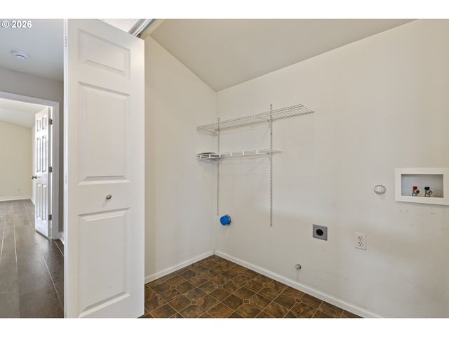 1463 FOUR SEASONS Dr, Roseburg, OR 97470