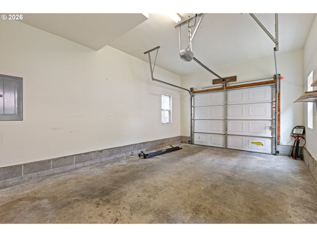 1463 FOUR SEASONS Dr, Roseburg, OR 97470