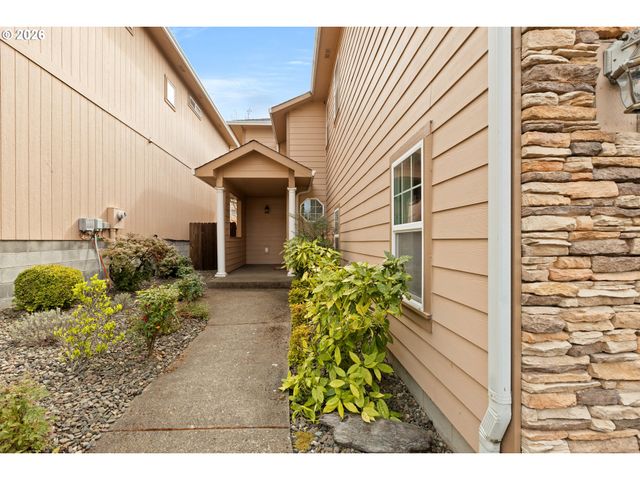 1463 FOUR SEASONS Dr, Roseburg, OR 97470