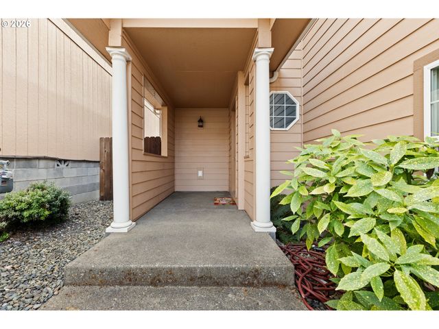 1463 FOUR SEASONS Dr, Roseburg, OR 97470
