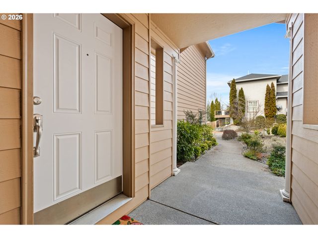 1463 FOUR SEASONS Dr, Roseburg, OR 97470