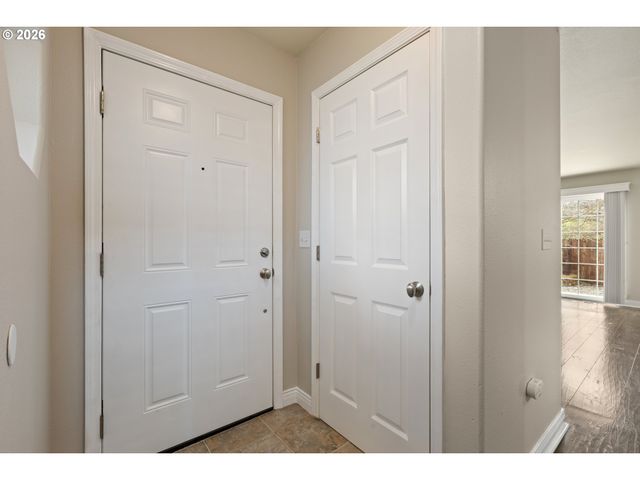 1463 FOUR SEASONS Dr, Roseburg, OR 97470