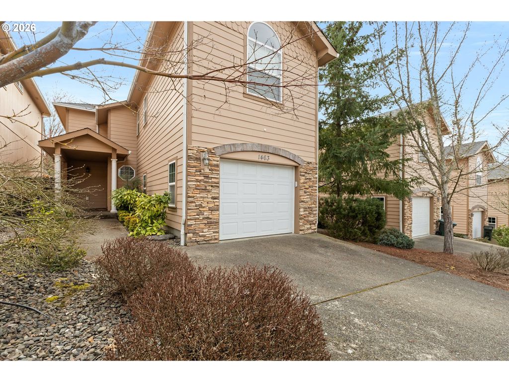 1463 FOUR SEASONS Dr, Roseburg, OR 97470