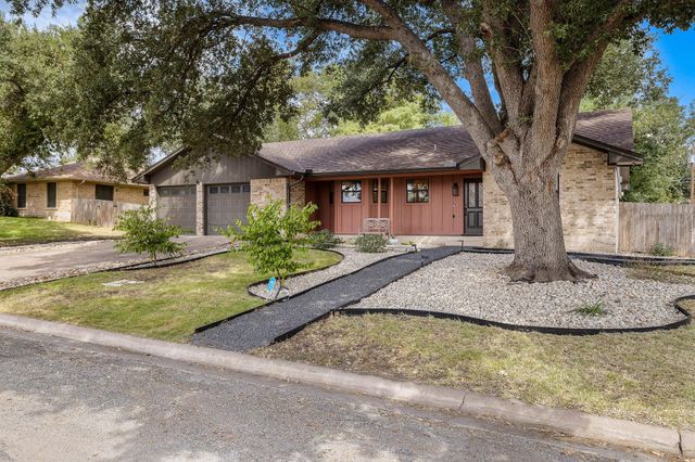 2202 Carolyn DR, Taylor, TX 76574