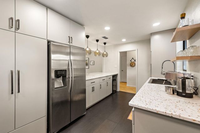 2202 Carolyn DR, Taylor, TX 76574