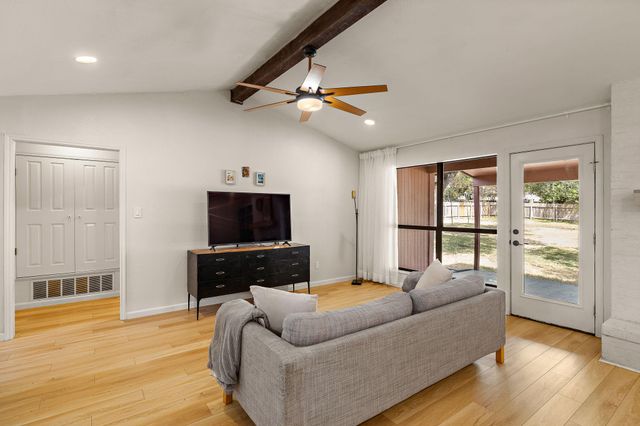 2202 Carolyn DR, Taylor, TX 76574