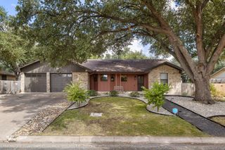 2202 Carolyn DR, Taylor, TX 76574