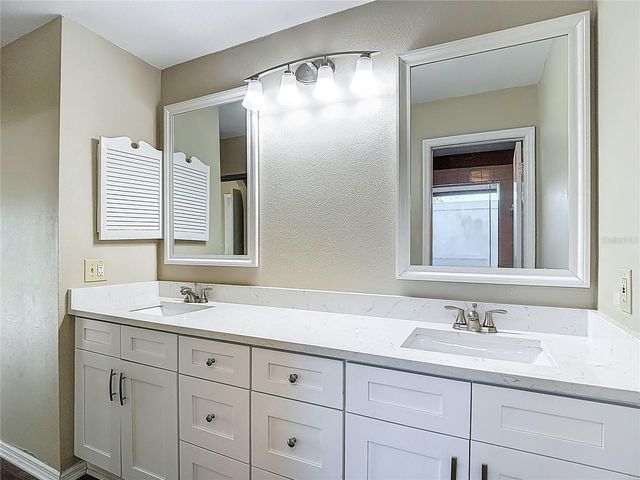 1040 SAWYERS COURT, Lutz, FL 33559