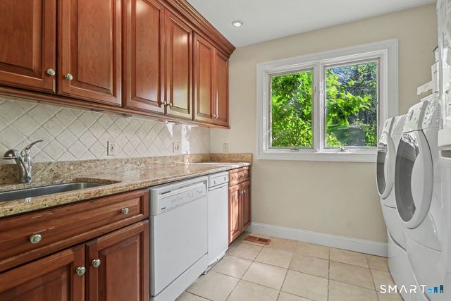 266 Ridgebury Road, Ridgefield, CT 06877