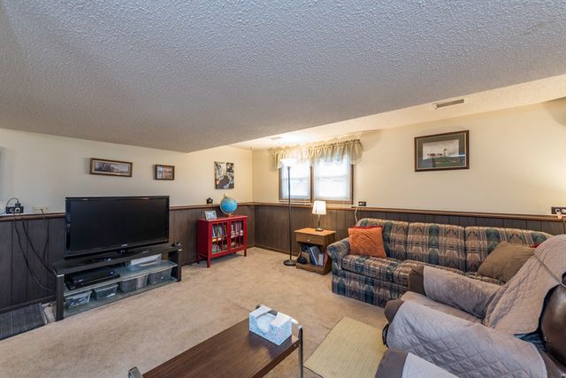 547 Phillips Circle, Antioch, IL 60002