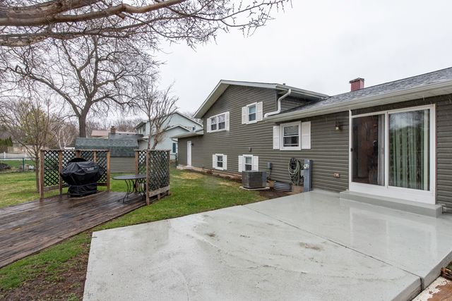 547 Phillips Circle, Antioch, IL 60002