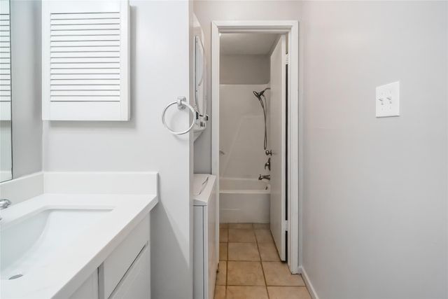 1100 Augusta Drive 7, Houston, TX 77057