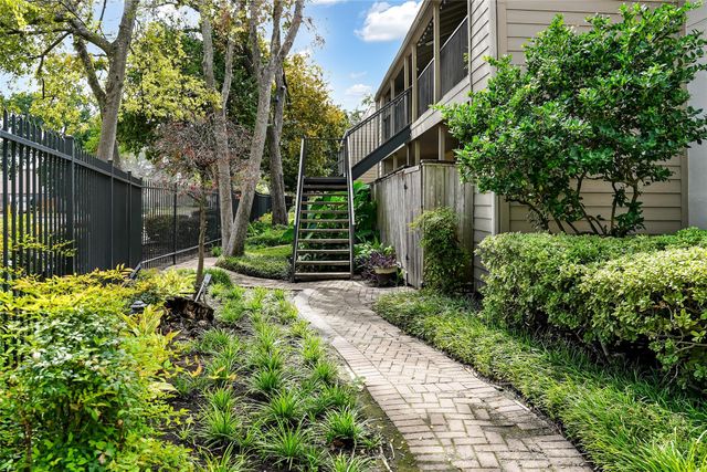 1100 Augusta Drive 7, Houston, TX 77057